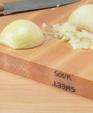 How to Contain Smells on Your Cutting Board