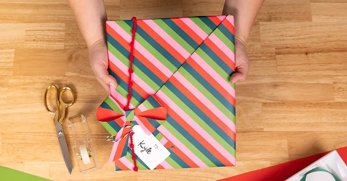 how-to-wrap-a-book-santa-com