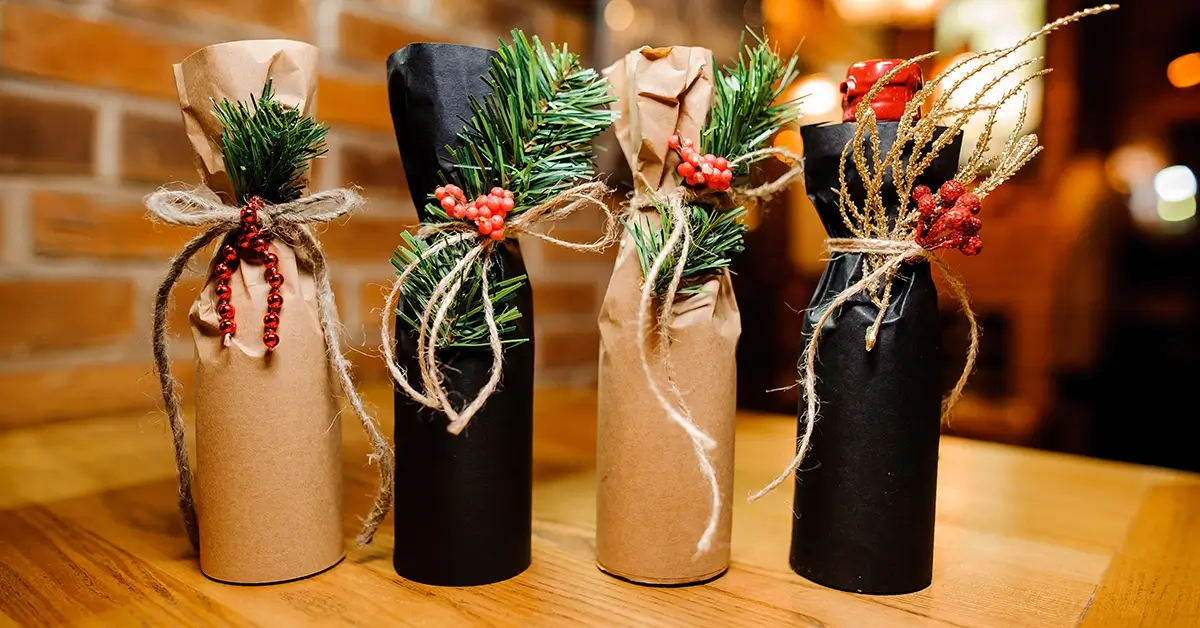 Creative Ways to Wrap a Wine Bottle | SANTA.COM