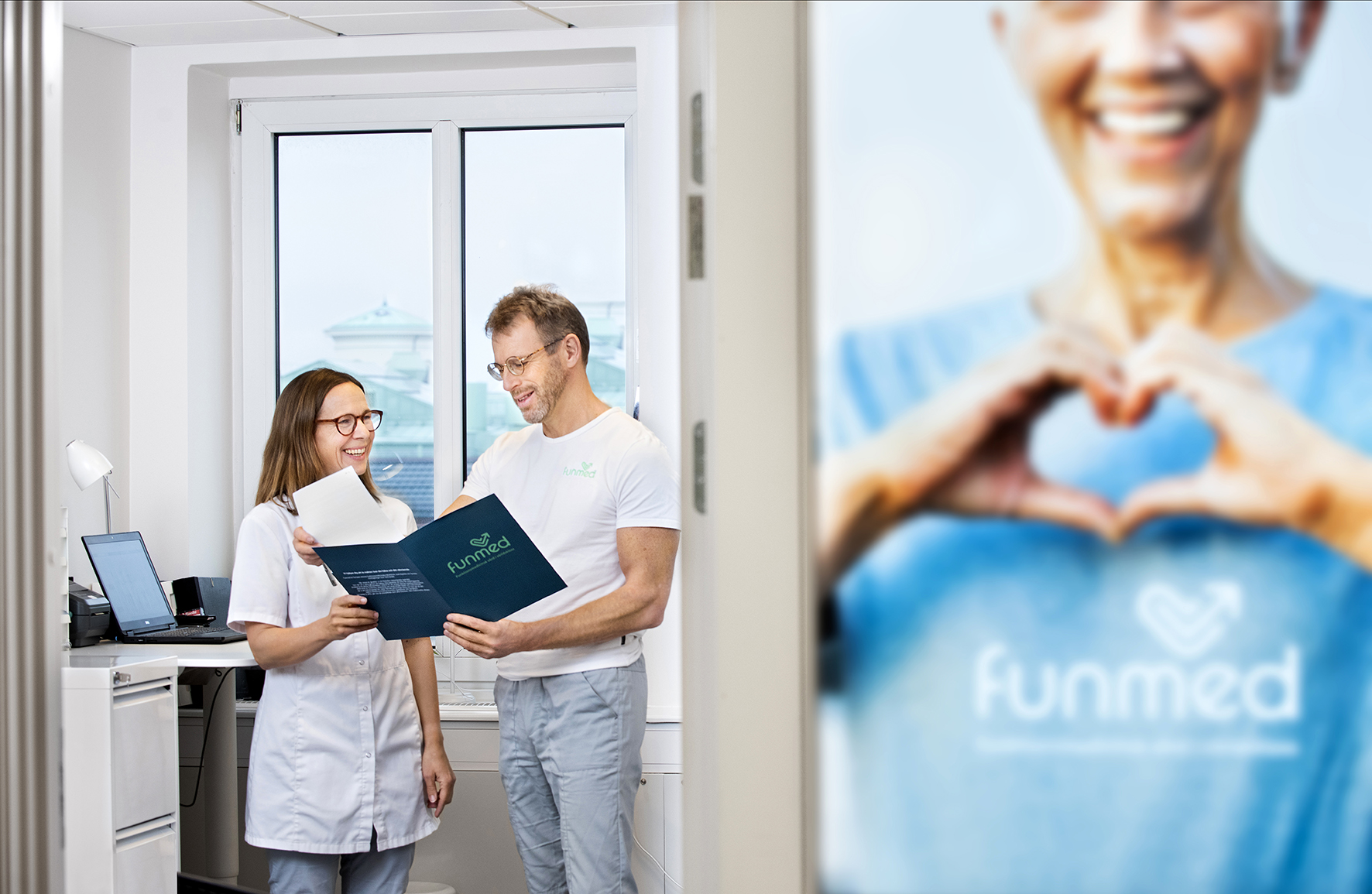 Funmeds personal diskuterar.