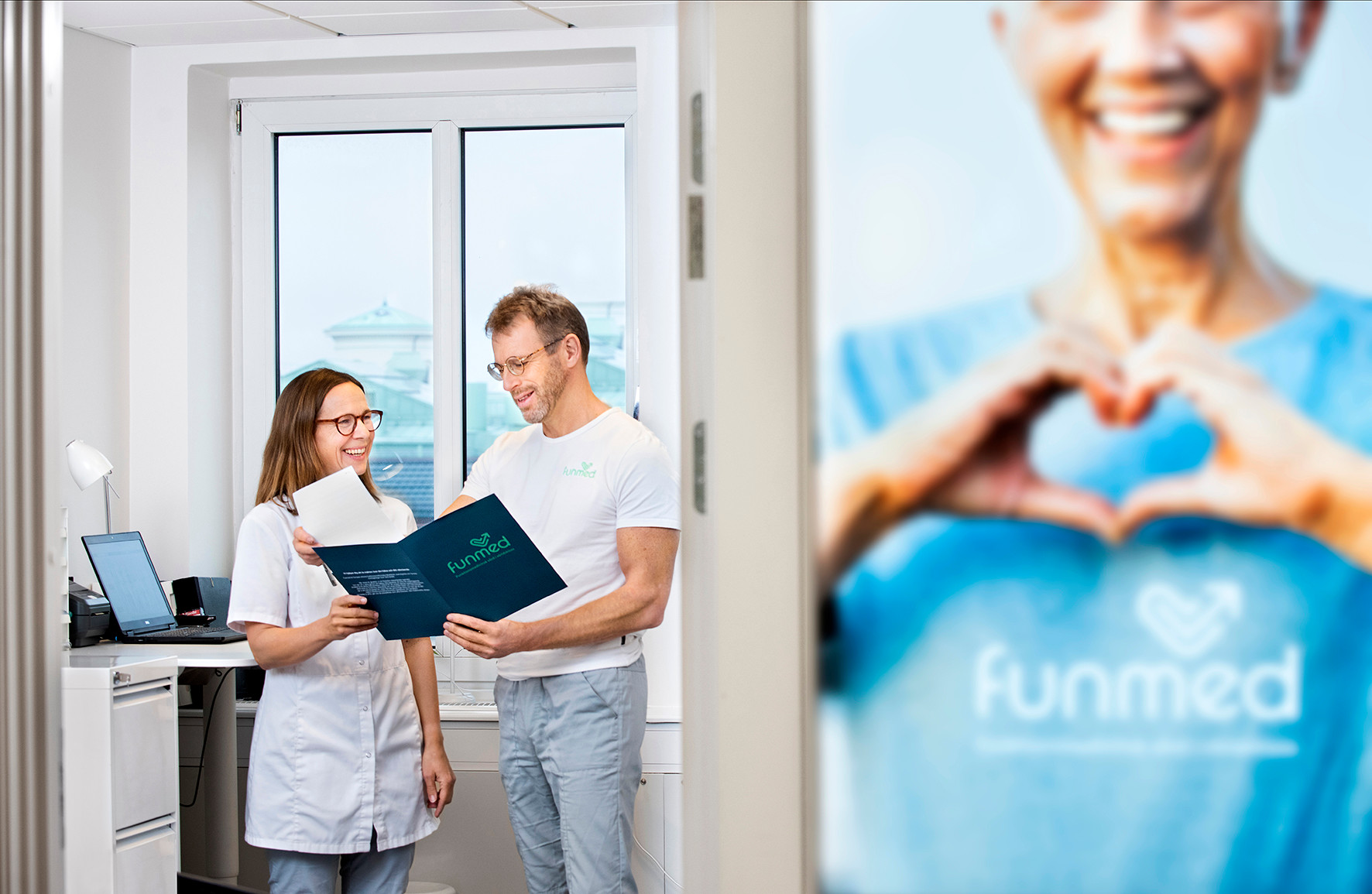 Funmeds personal diskuterar.