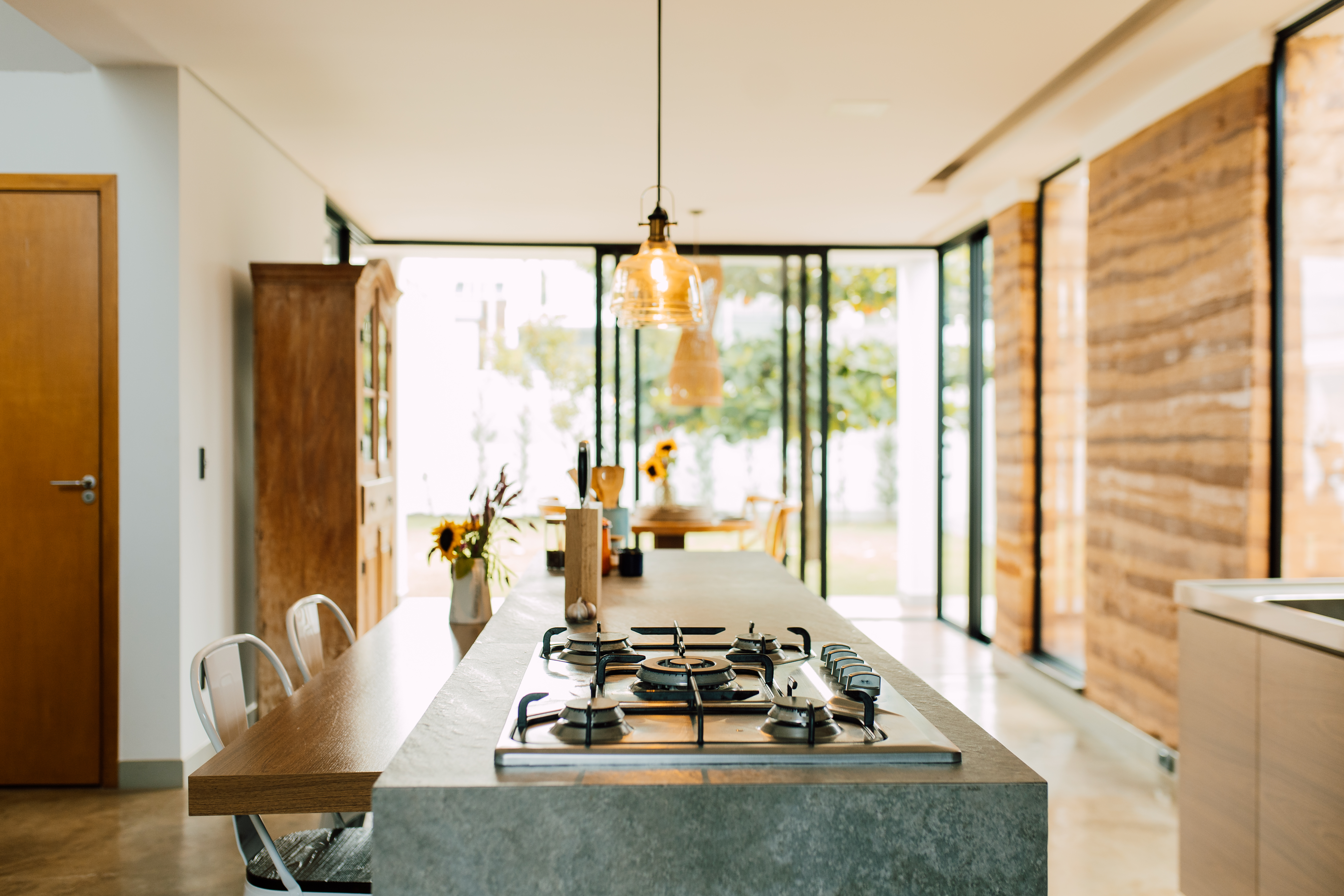 Sunny house - Brazil - Living room and kitchen