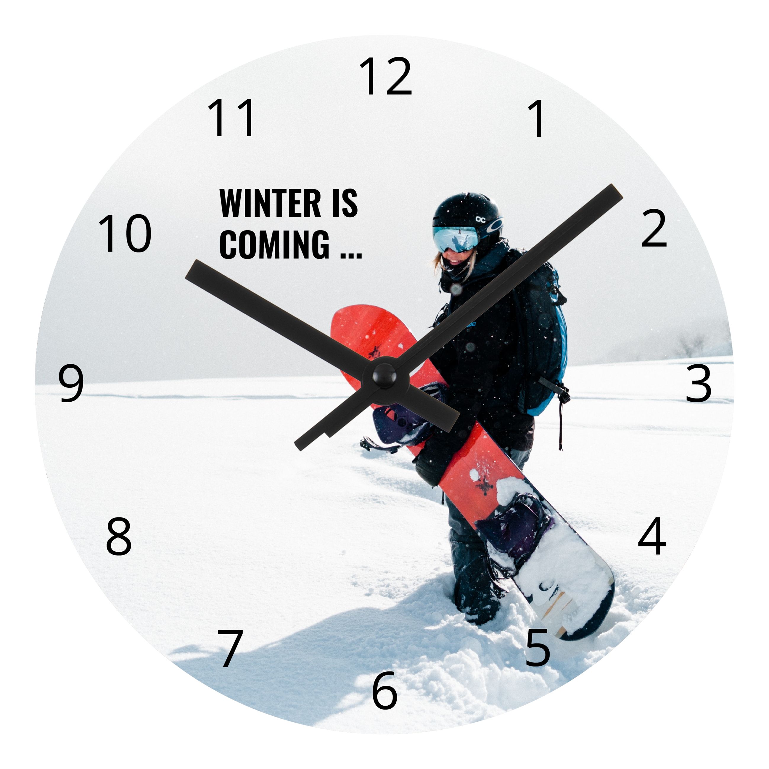 Bild und Text mit schwarzen Ziffern - Uhr aus Holz