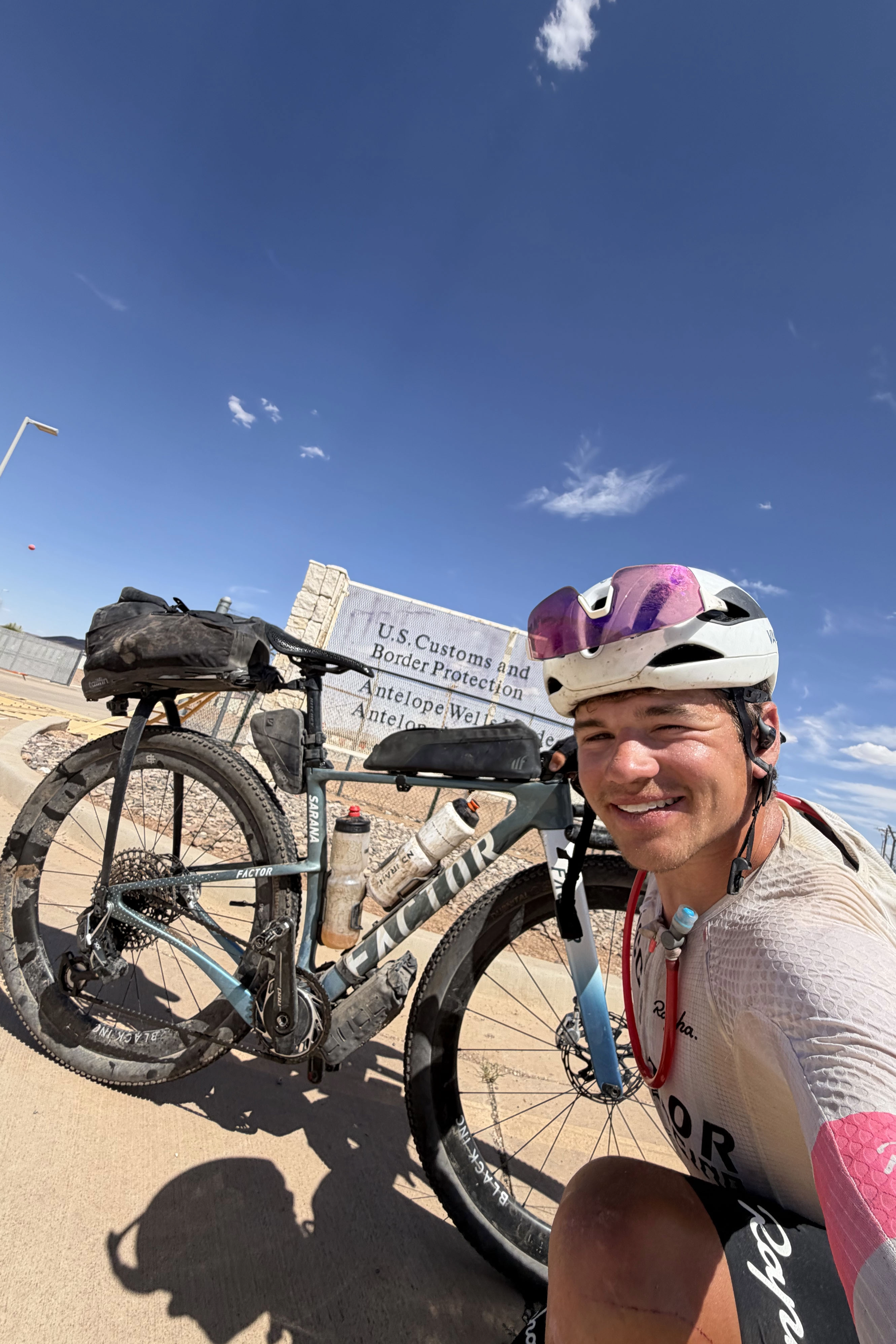 Victor Bosoni selfie next to the bike SARANA