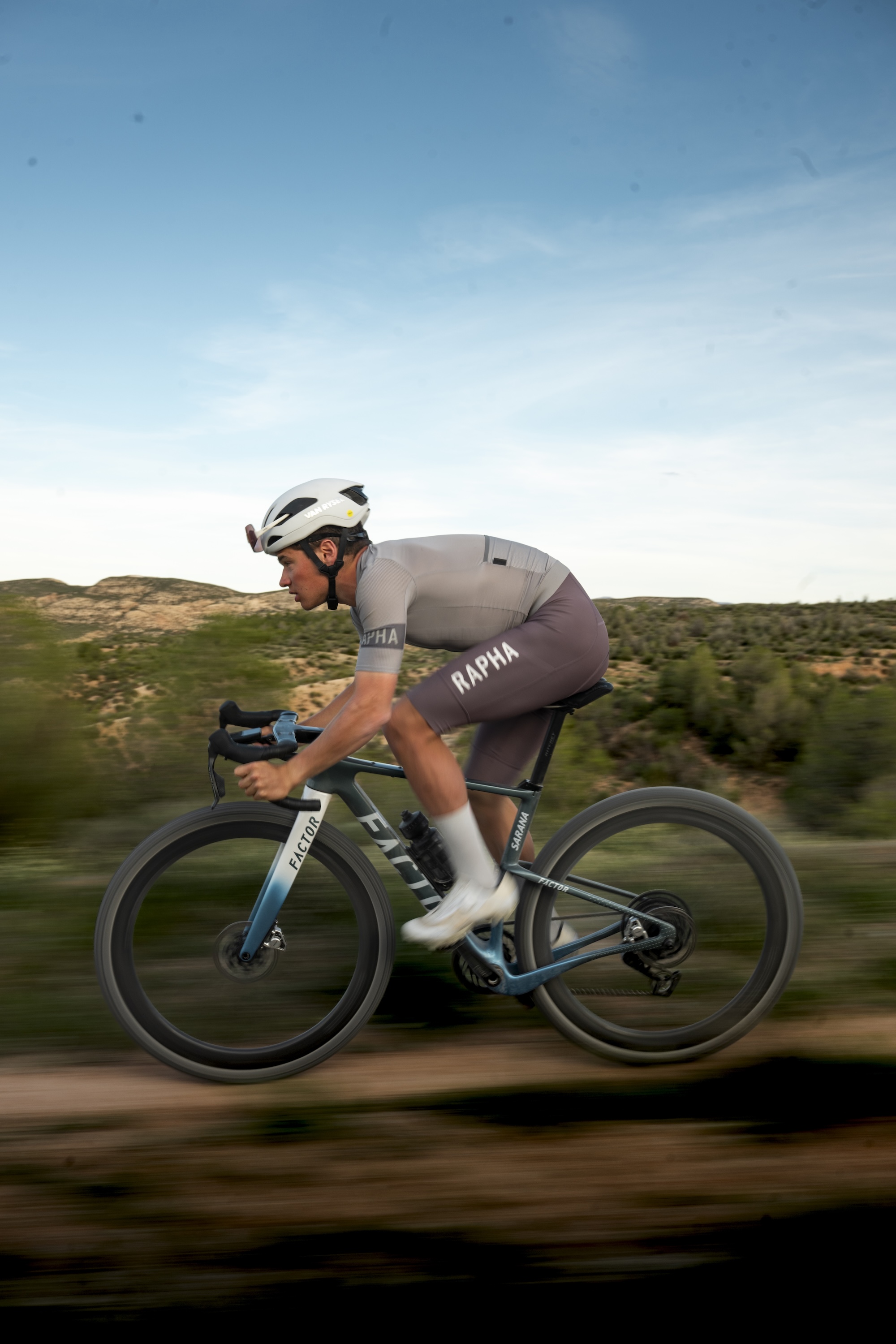 Victor Bosoni riding his Factor SARANA Gravel bike in front of a desert landscape