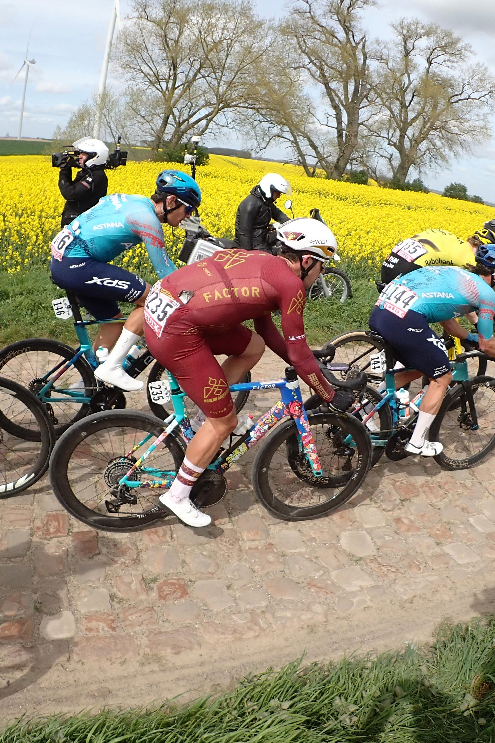 VEXX Drawing at Paris Roubaix - Peloton passing through