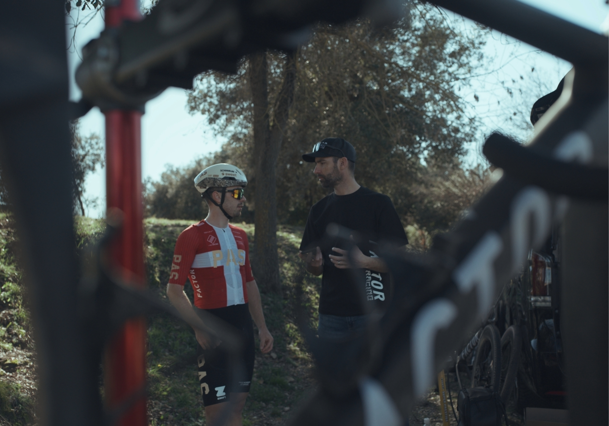 Graham Shrive discussing engineering with Magnus Bak Klaris