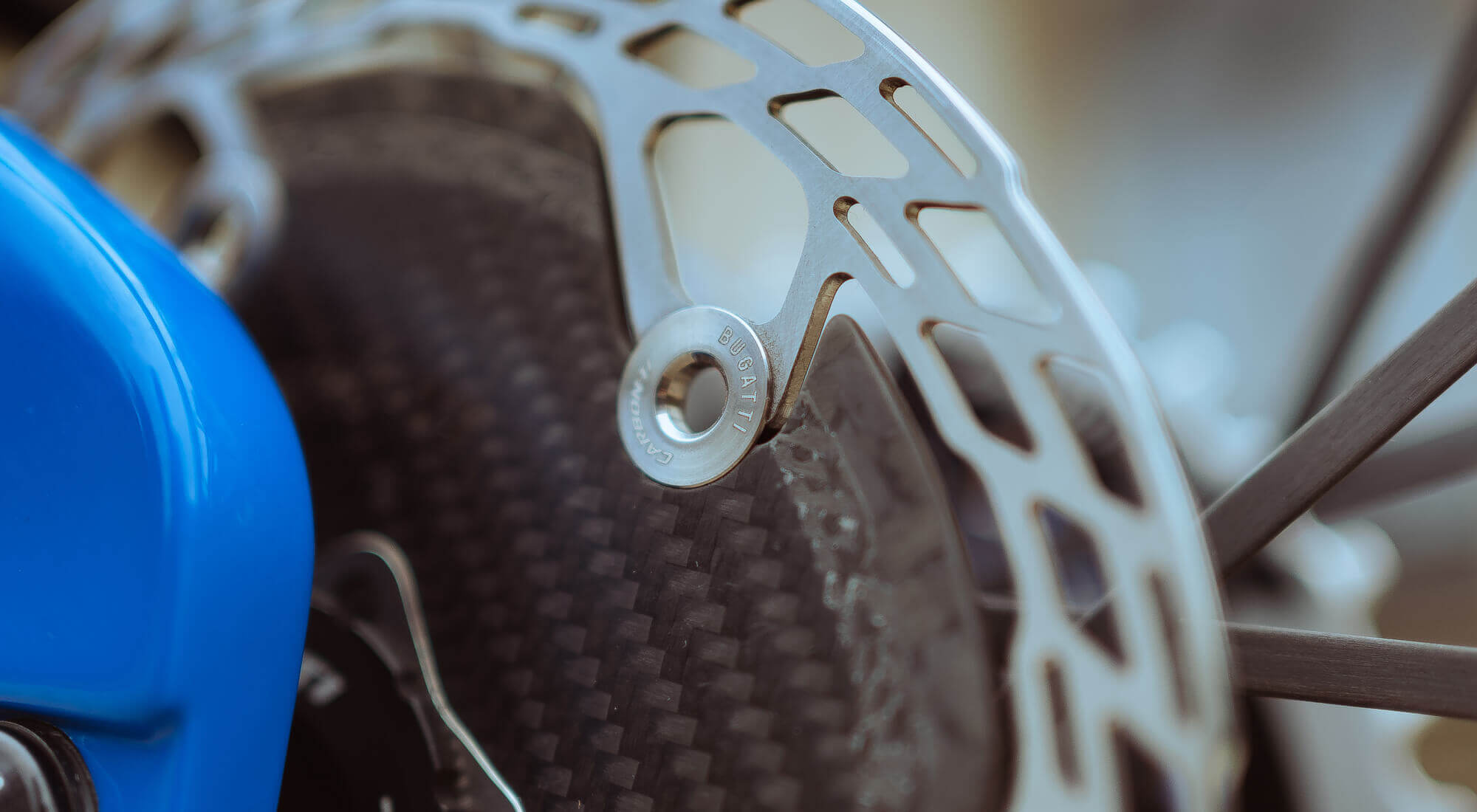 Close-up view of the CARBON-TI disc brake rotors with a carbon central body and steel braking track.