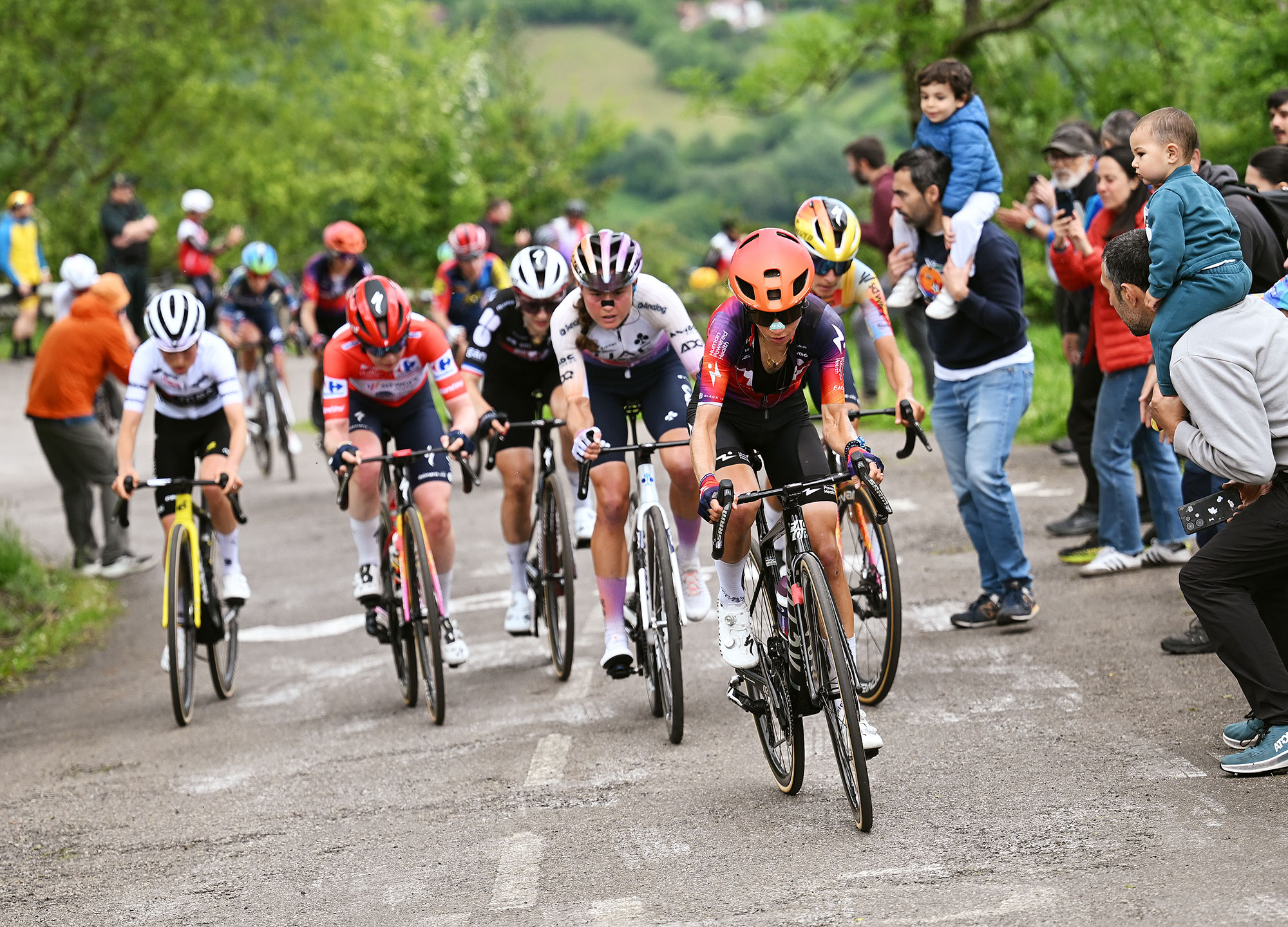 Petra Stiasny wins Angliru on an O2 VAM