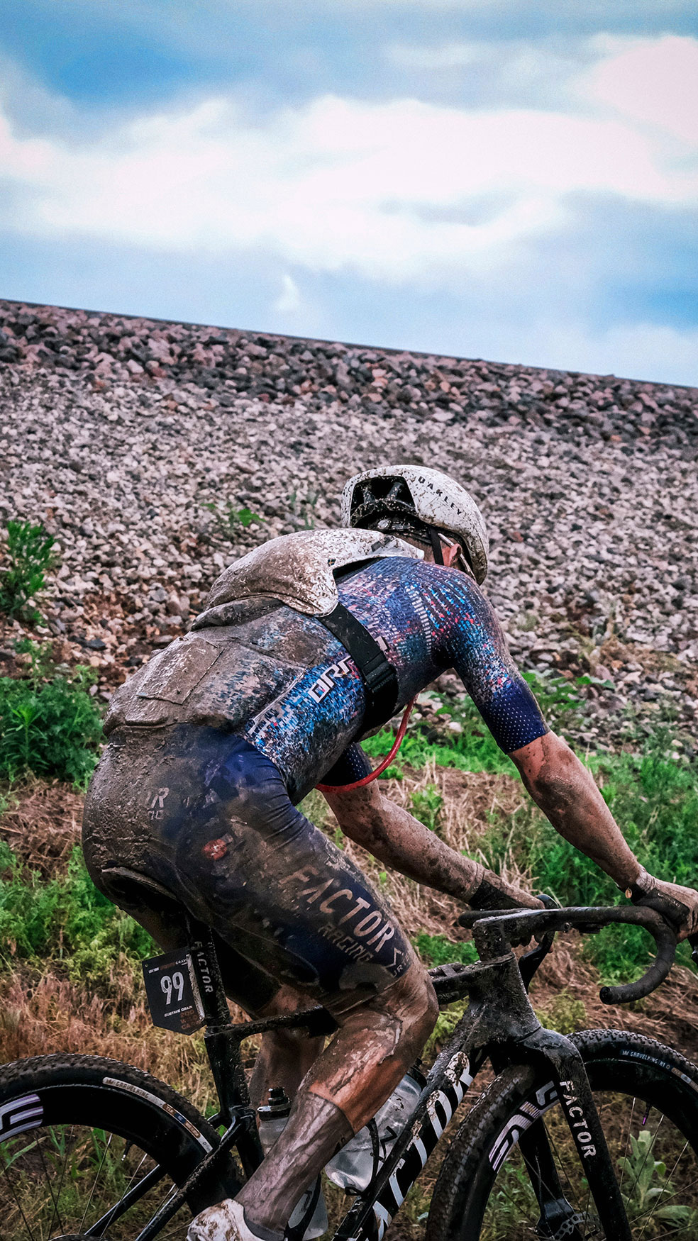 Gustave Orain racing Unbound 2026 on a prototype Factor gravel biek