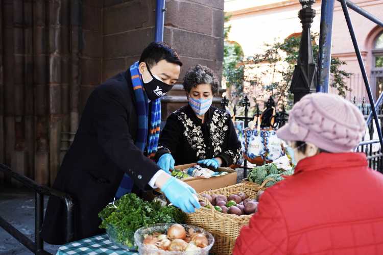 Andrew Yang at Farmers Market