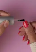 TOP COAT - SEAL: Drain excess product from the brush, then paint the edge of each nail
