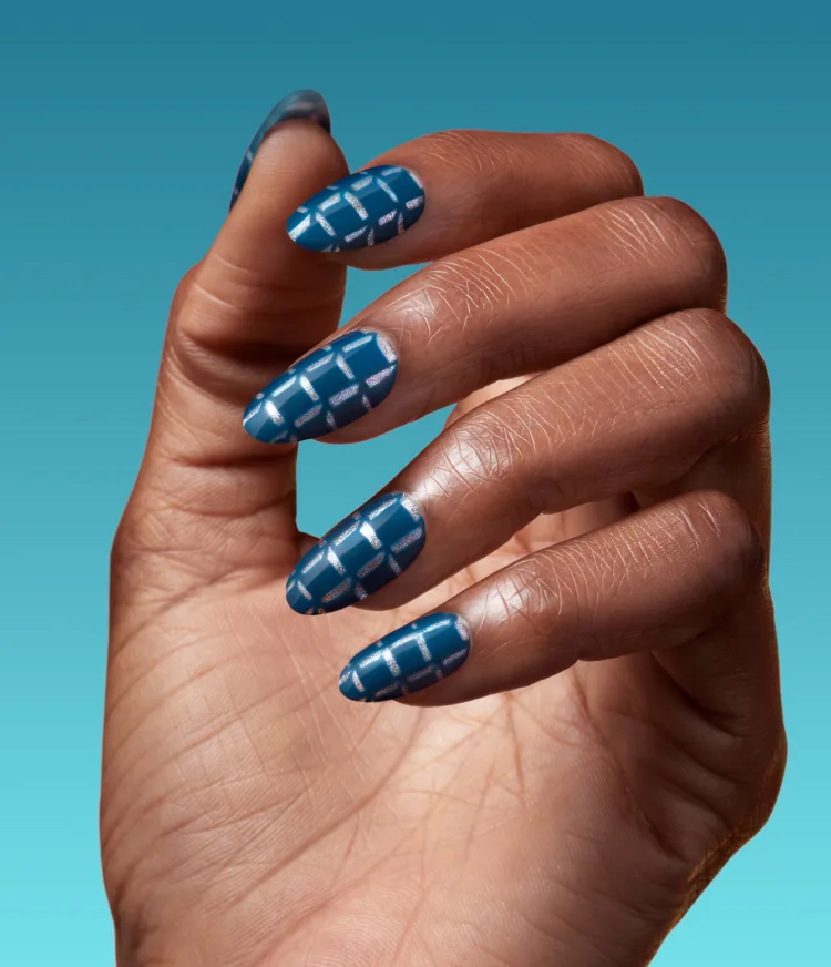 Get in Line Pro GelColor Nail Art Look