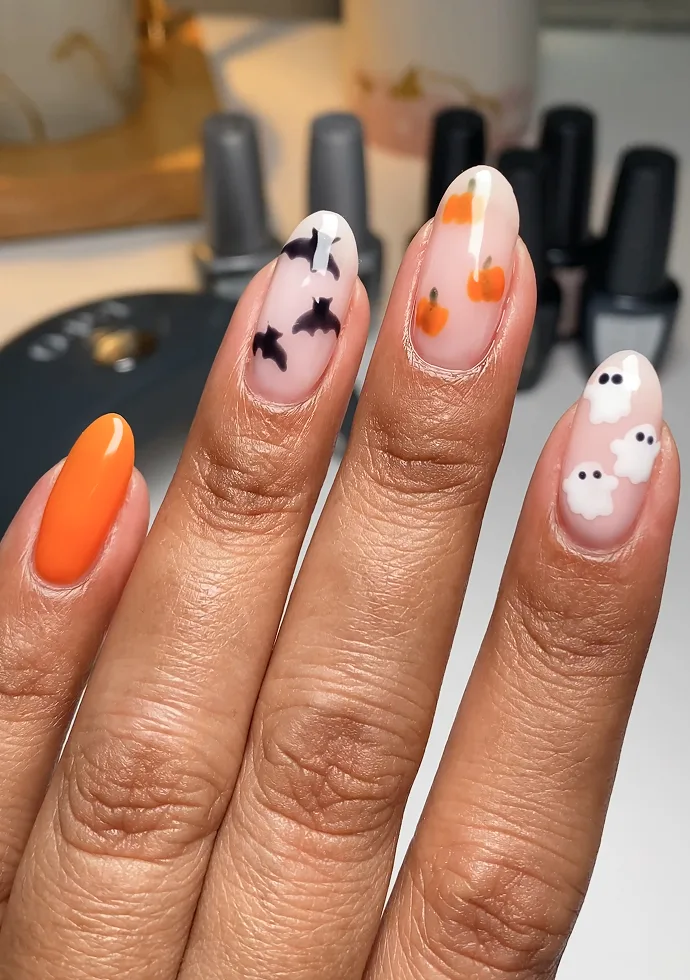 Ghost nails, bat nails, pumpkin nails… why not all?! Ghost nails, bat nails, pumpkin nails… why not all?!