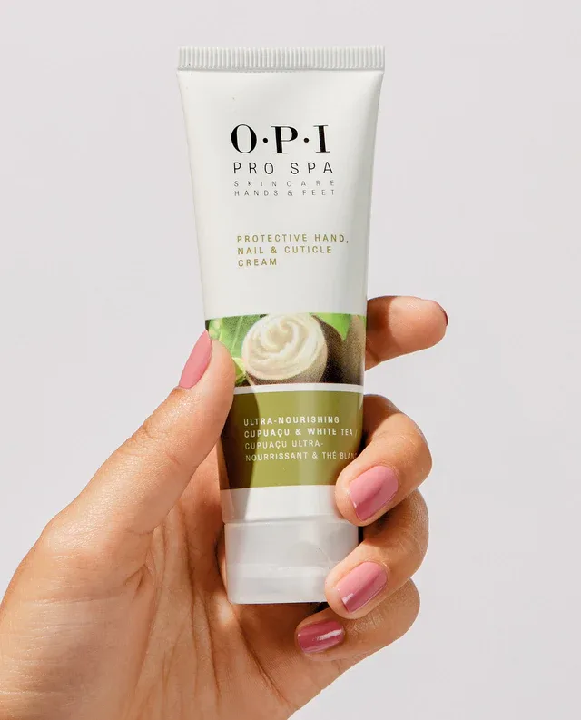 protective-hand-nail-cuticle-cream-asp01-prospa-22006702000-hand-and-bottle 5a08e919-b53a-4724-8074-49ddd9c210cf