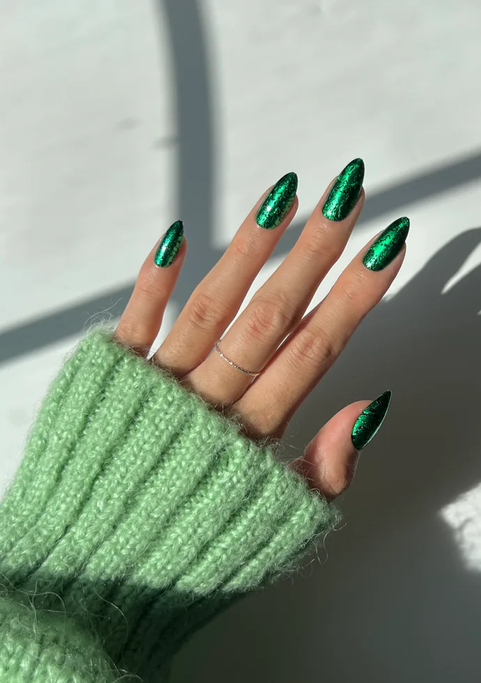 Glowing Green Halloween Nails by @concon_wi  