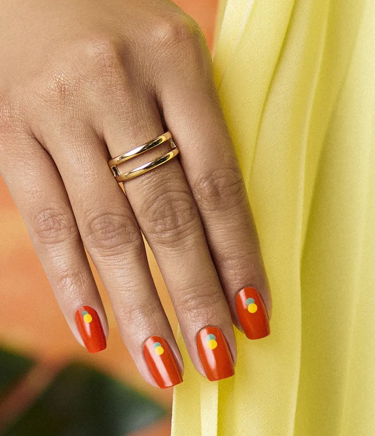 On the Dot Minimal Dotted Orange Nail Art Look