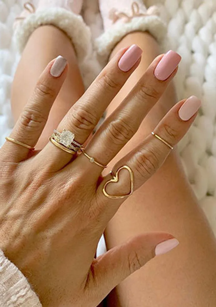 Pink is in the air with @fatlittlefingers simple and polished mani. 