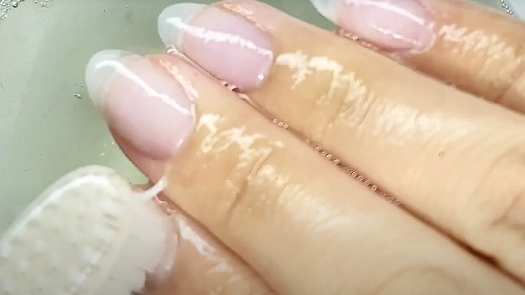 Brighten the Whites of Nails With These Household Items