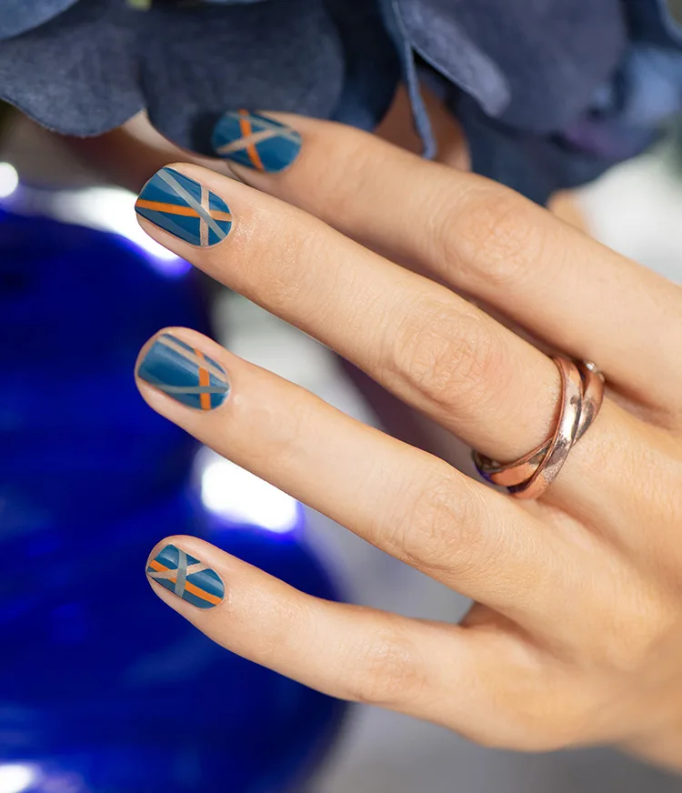 Fine Lines Blue Linework Nail Art Look