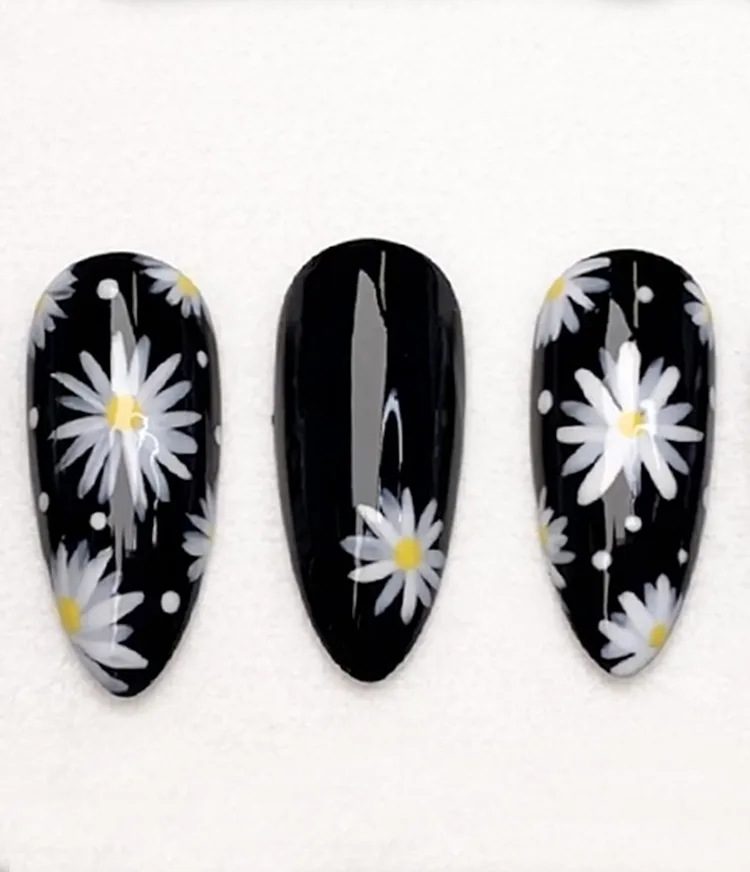 Daisy Me Rollin Floral Nail Art Look