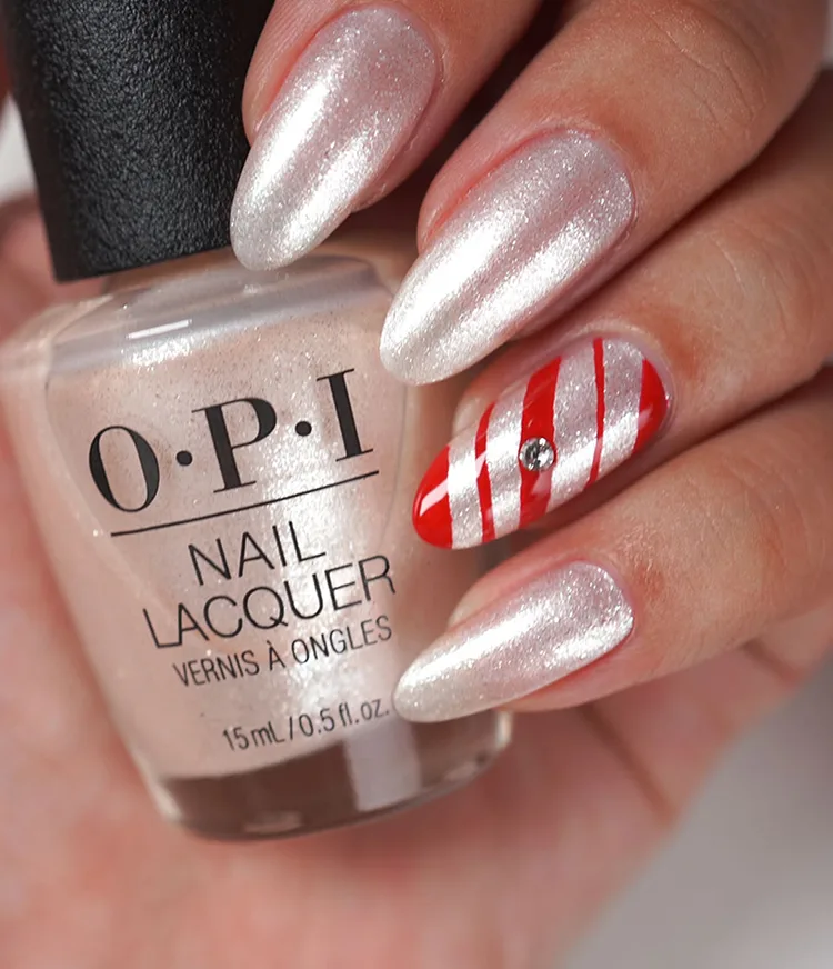 HOL20-nail-art-lifestyle-candy-cane-bling-2 750x872