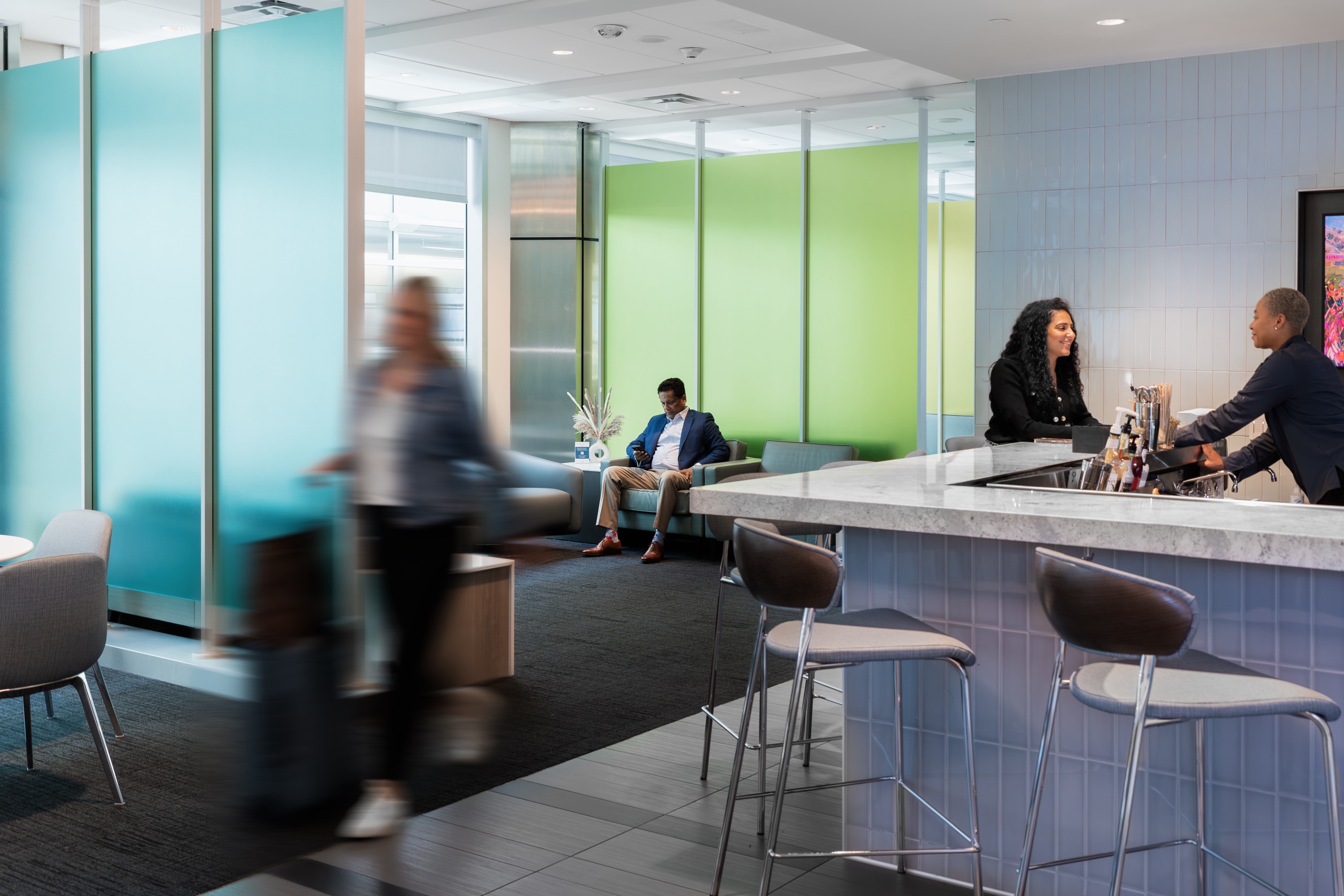【R20878】India Club & Lounge Dallas Fort Worth Airport Lounge - The Club DFW Terminal D | The