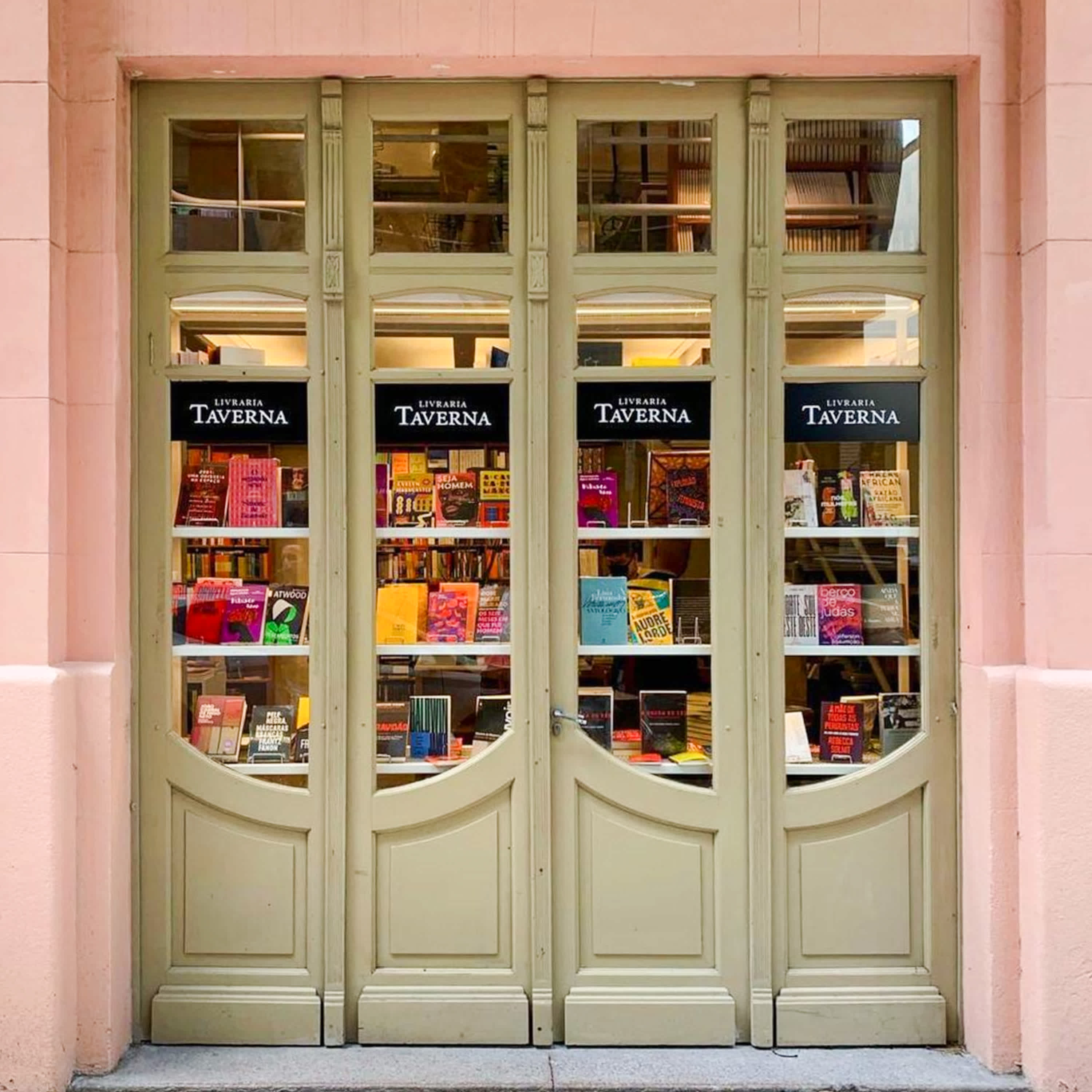 Conheça Livraria Taverna - Centro Histórico, Porto Alegre - QuintoAndar