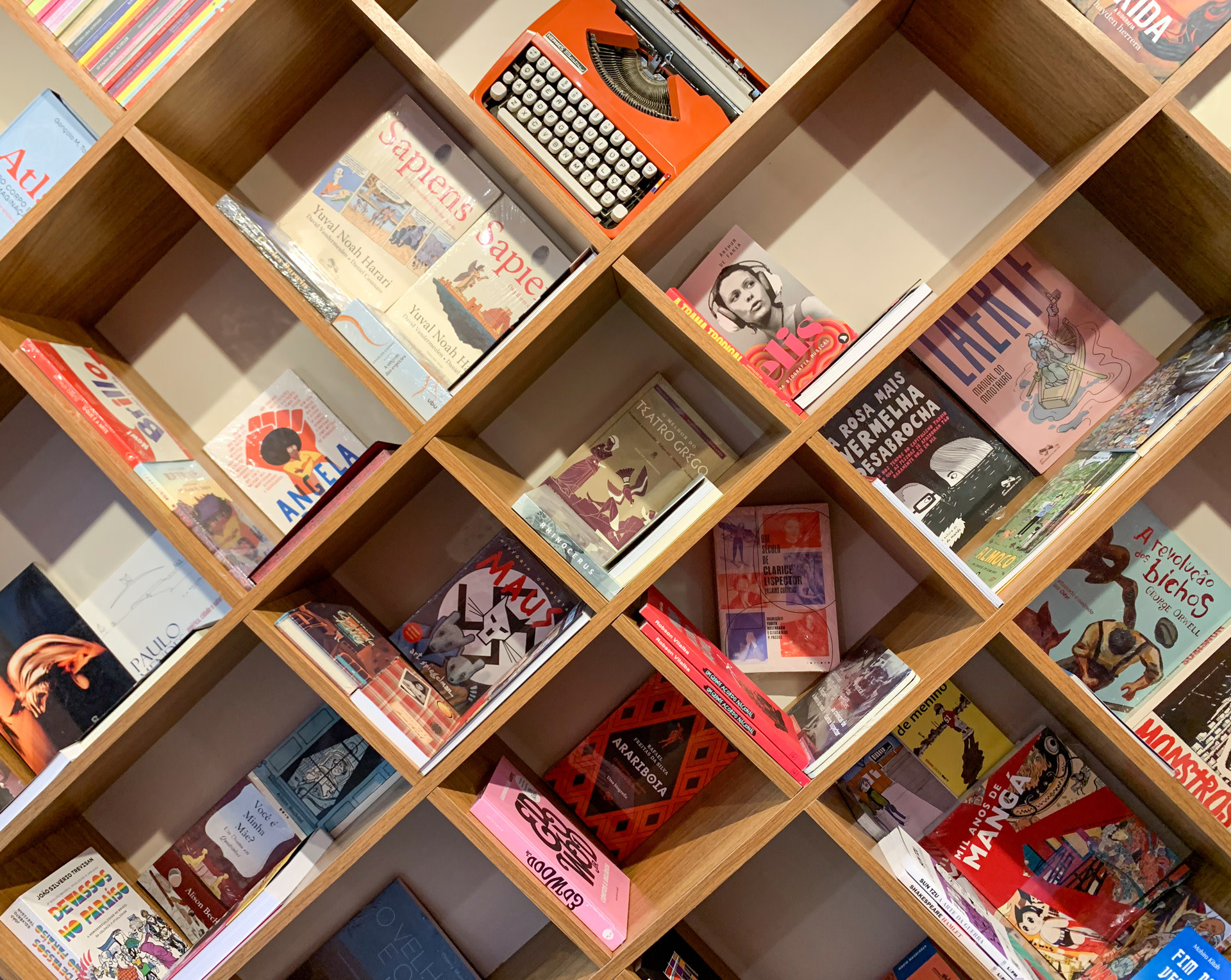 Conheça Livraria Paralelo 30 - Farroupilha , Porto Alegre - QuintoAndar