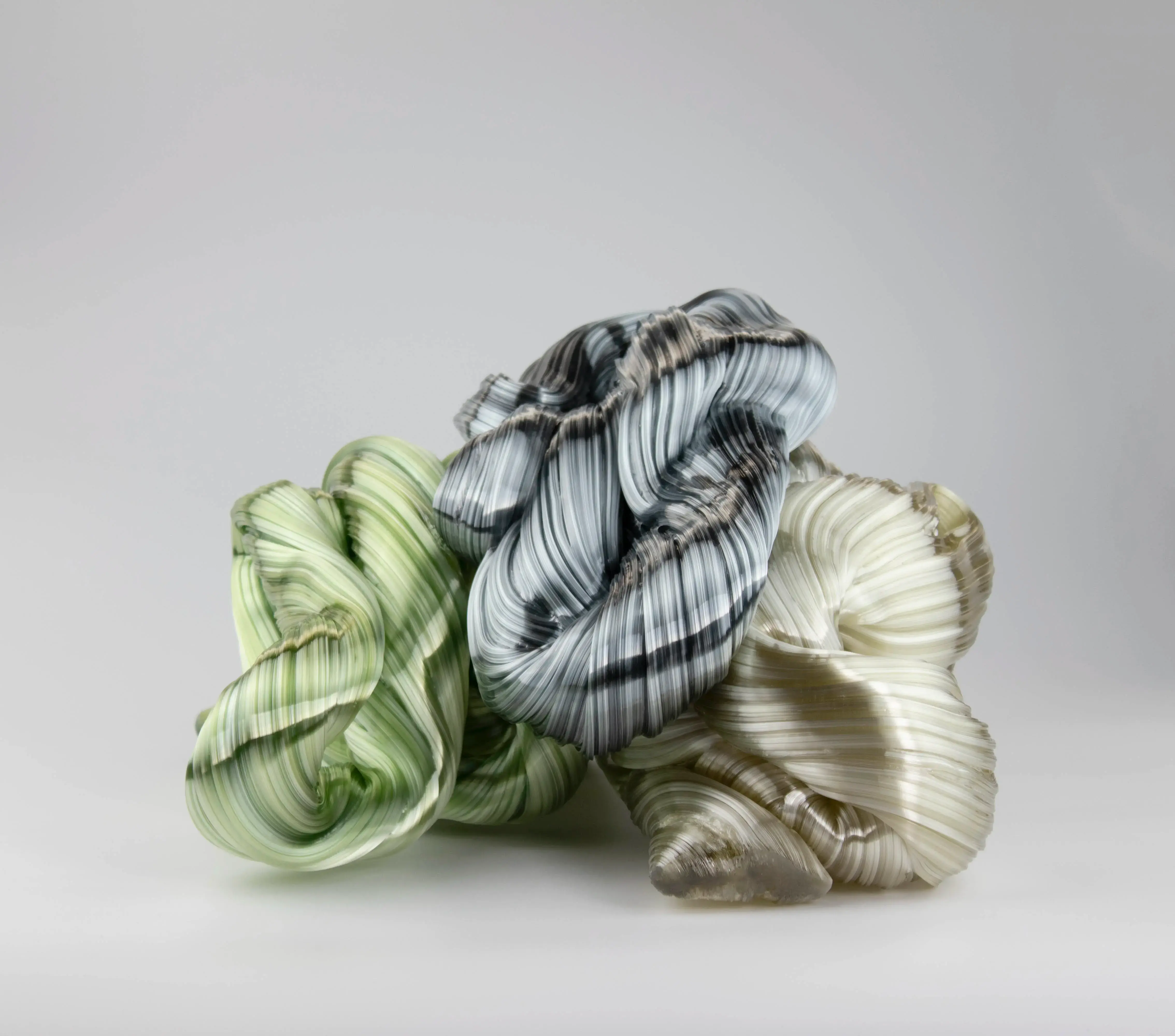 Maria Bang Espersen mit "Rock Mountain" im Grand Palais in Paris auf der Révélations International Biennial of Crafts and Creation, vertraten durch die zeitgenössische Hamburger Kunstgalerie Galerie von Wegen, in der Mönckebergstraße 7, 20095 Hamburg.