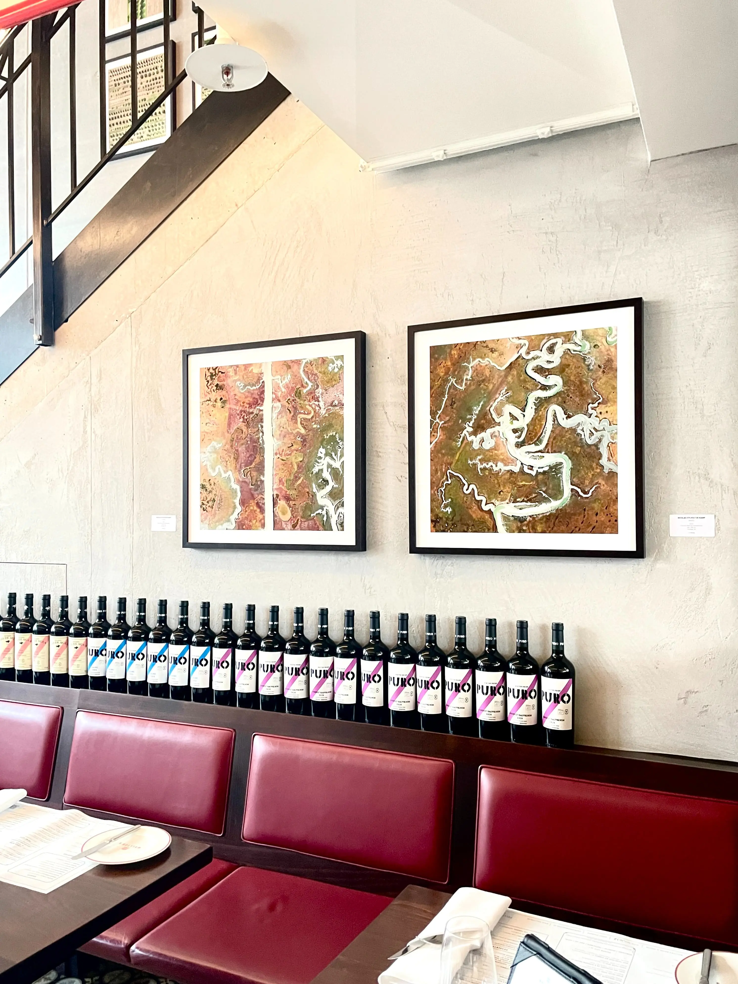 Hier sieht man Werke des Fotografie-Künstlers "Nicolas Sylvester Kamp", vertreten durch die zeitgenössische Kunstgalerie "Galerie von Wegen" die aktuell im "Wallter's Bistro & Kontor" zu sehen sind.