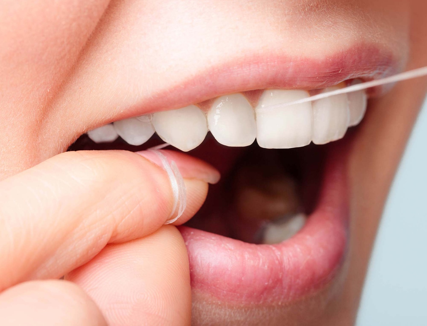 NAKUPUJTE ZUBNÍ NITĚ ORAL-B