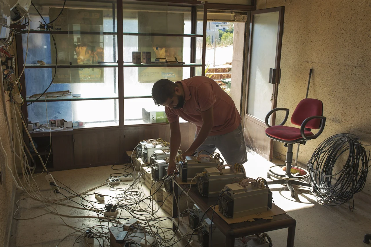 Adapting to Economic Crisis: Cryptocurrency Mining in Lebanon