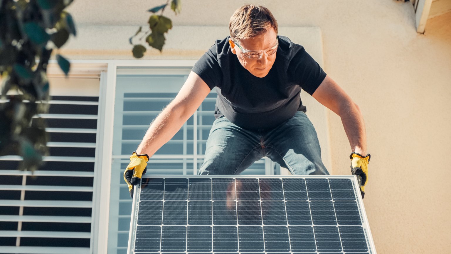 installing solar panel