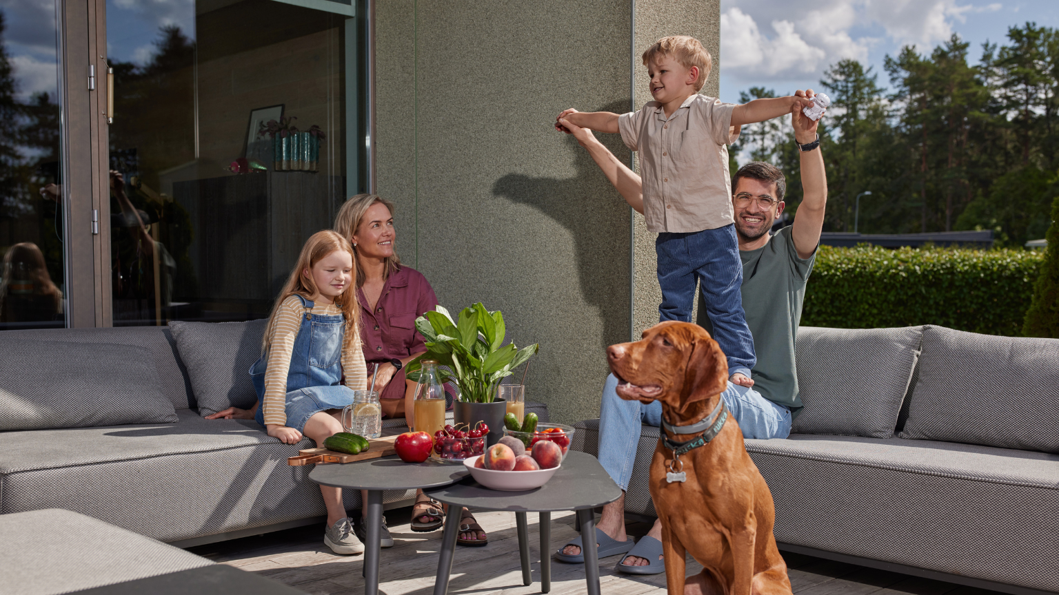 EE | Garden furniture article cover