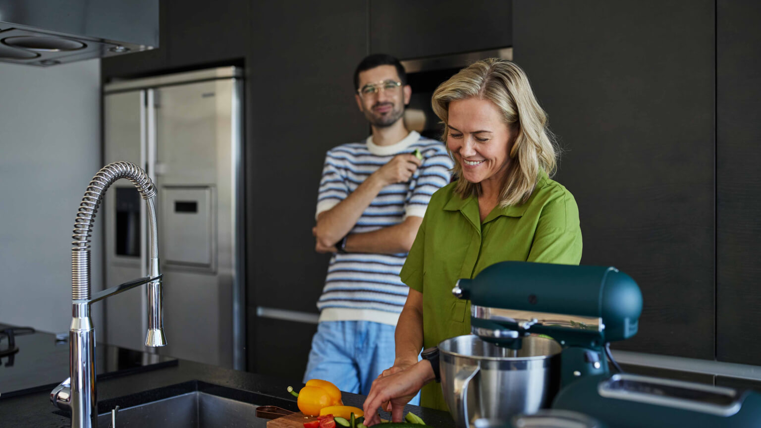 woman-cutting-vegetables