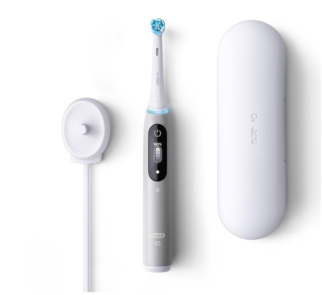 Oral-B iO Series 6 Electric Toothbrush in white

