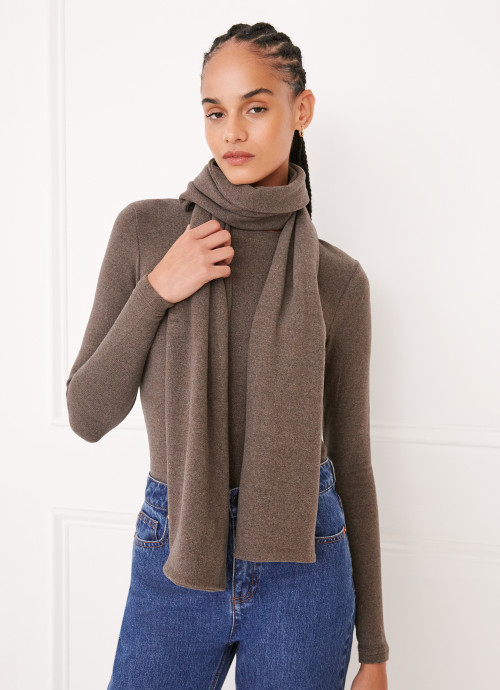 Model in Jersey Scarf in Heathered Brown