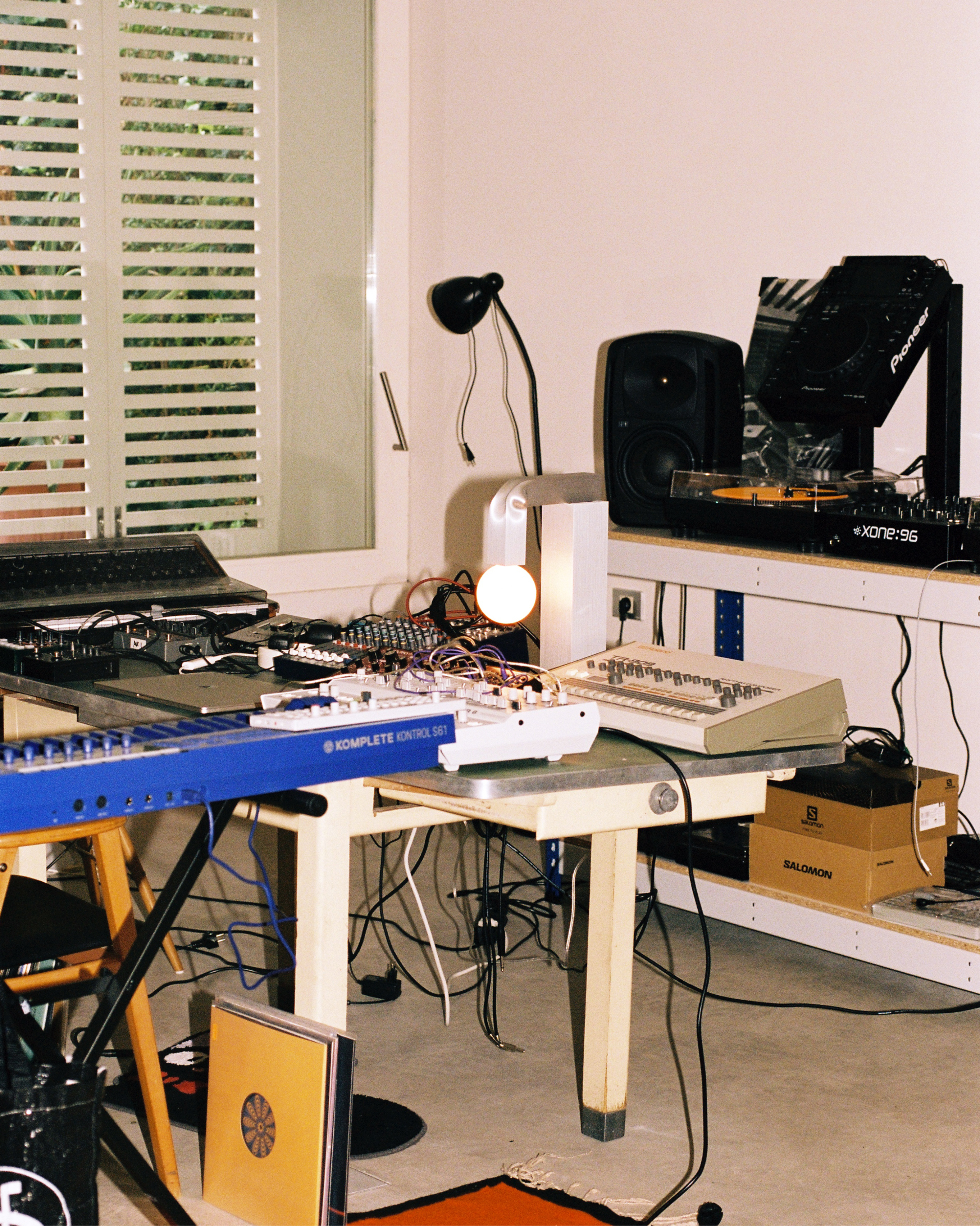 [Knuckle Table Lamp](/lighting/knuckle/20466).