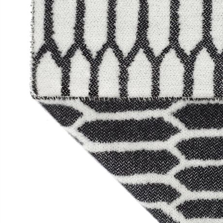 Kenno Throw, Black / White