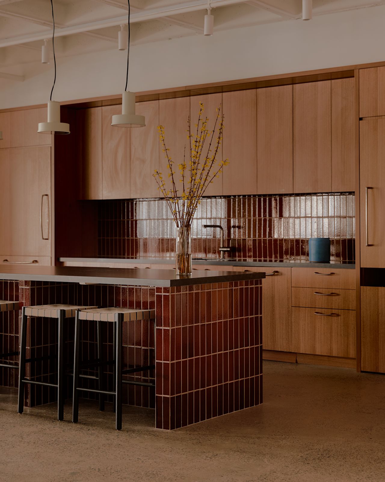 Float Studio 90714 Financial Firm