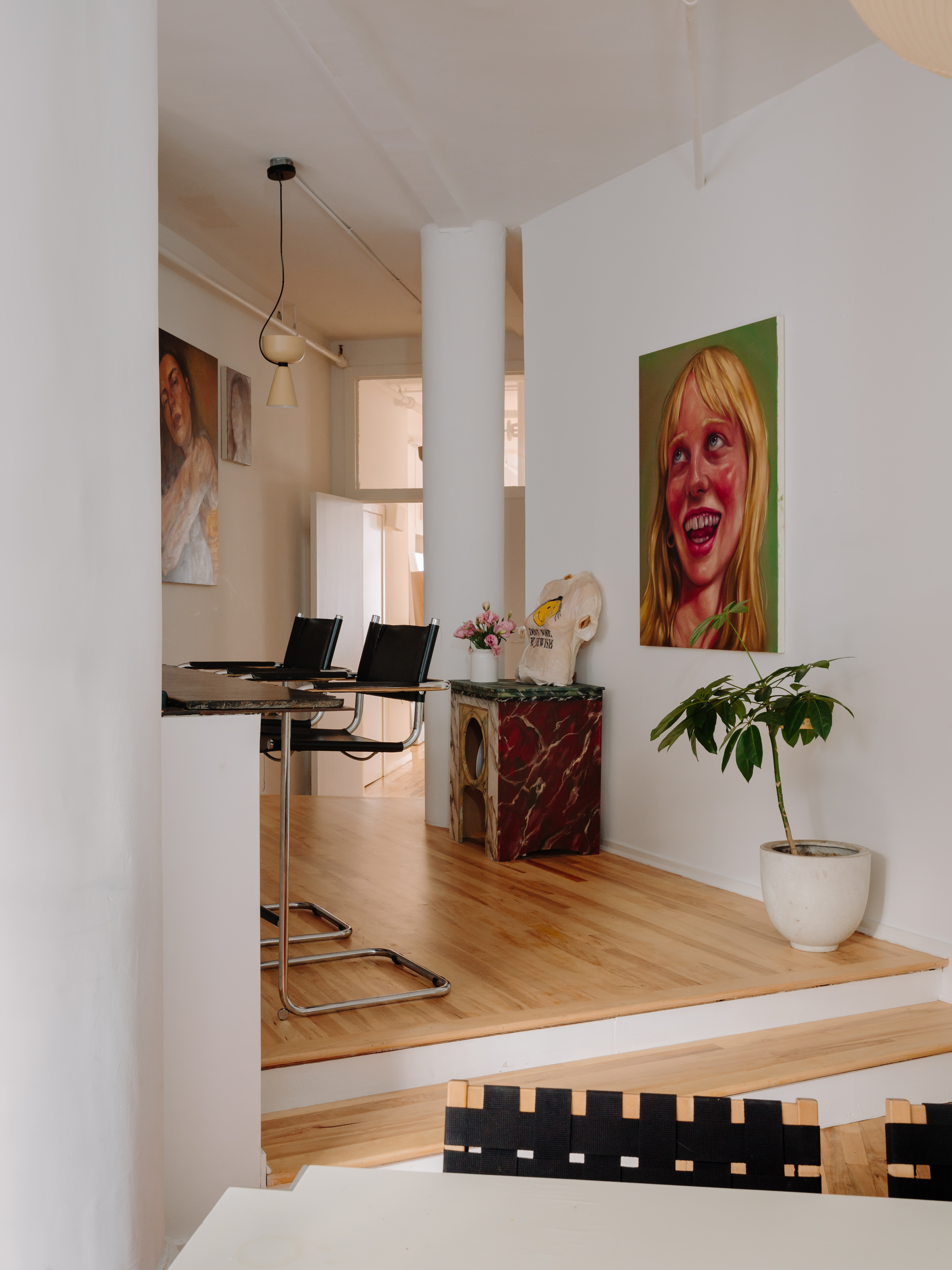 An [Alphabeta Pendant Uno, Beige](/lighting/alphabeta/20330) suspended over Chloe's hallway.