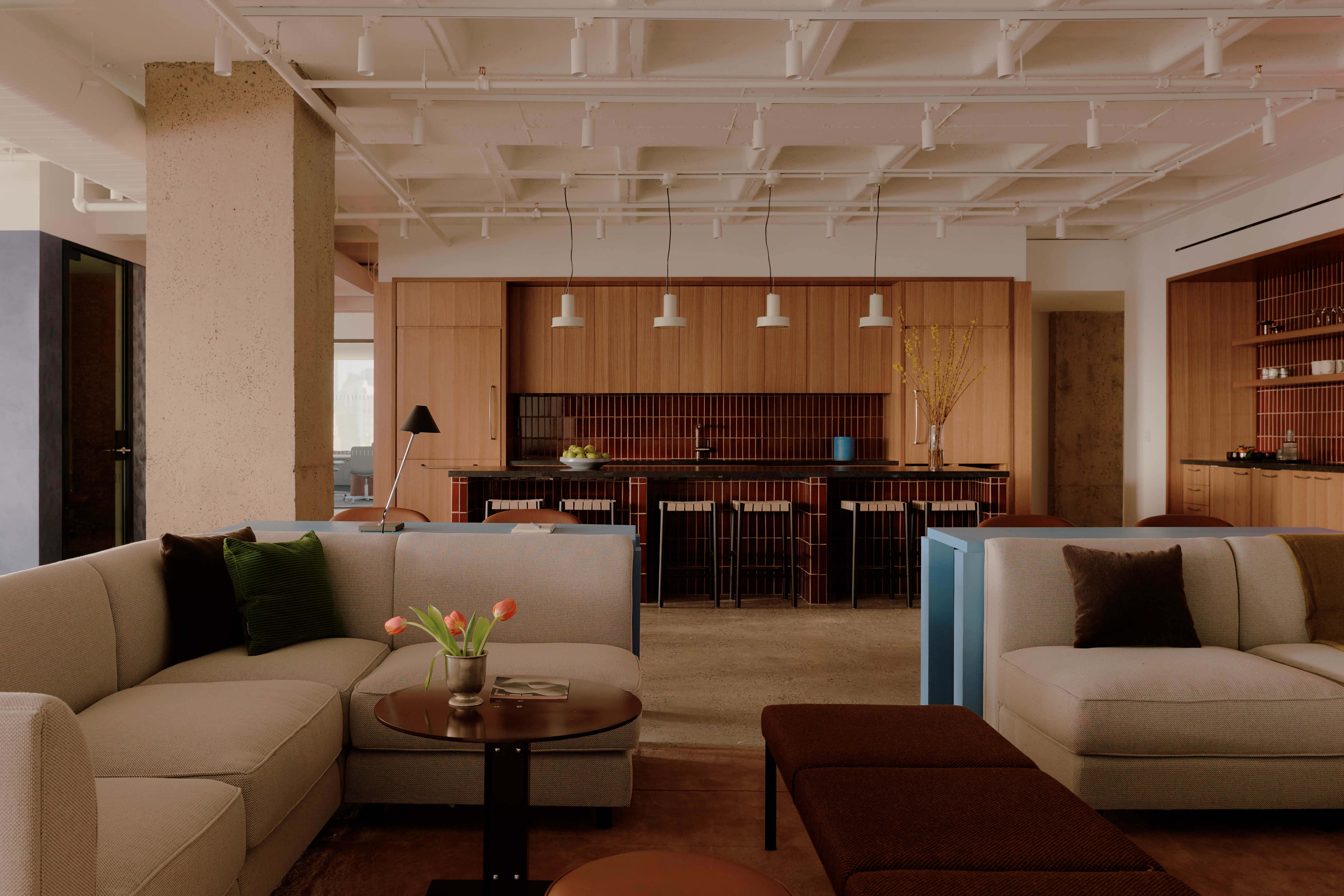 Float Studio 91335 Financial Firm