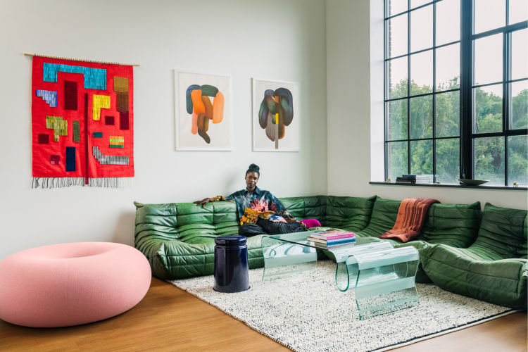 From left to right, [Boa Pouf Cotton Candy](/furniture/sofas-and-poufs/boa/30494), [Last Stool](/furniture/chairs-and-stools/last/13636) and on the couch [Glitch Throw Coral / Rust Red](/accessories/throws-and-cushions/glitch/30511)