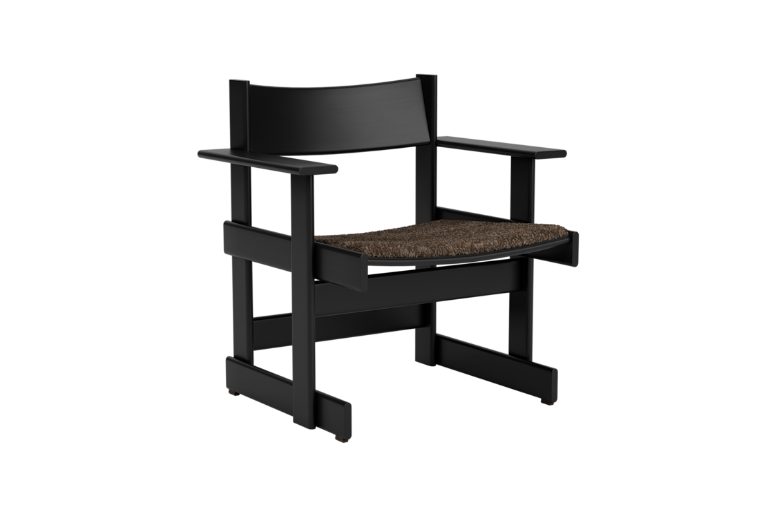 Bullnose Lounge Chair, Black / Taupe Sheepskin Seat Pad, Art. no. 31674 (image 1)