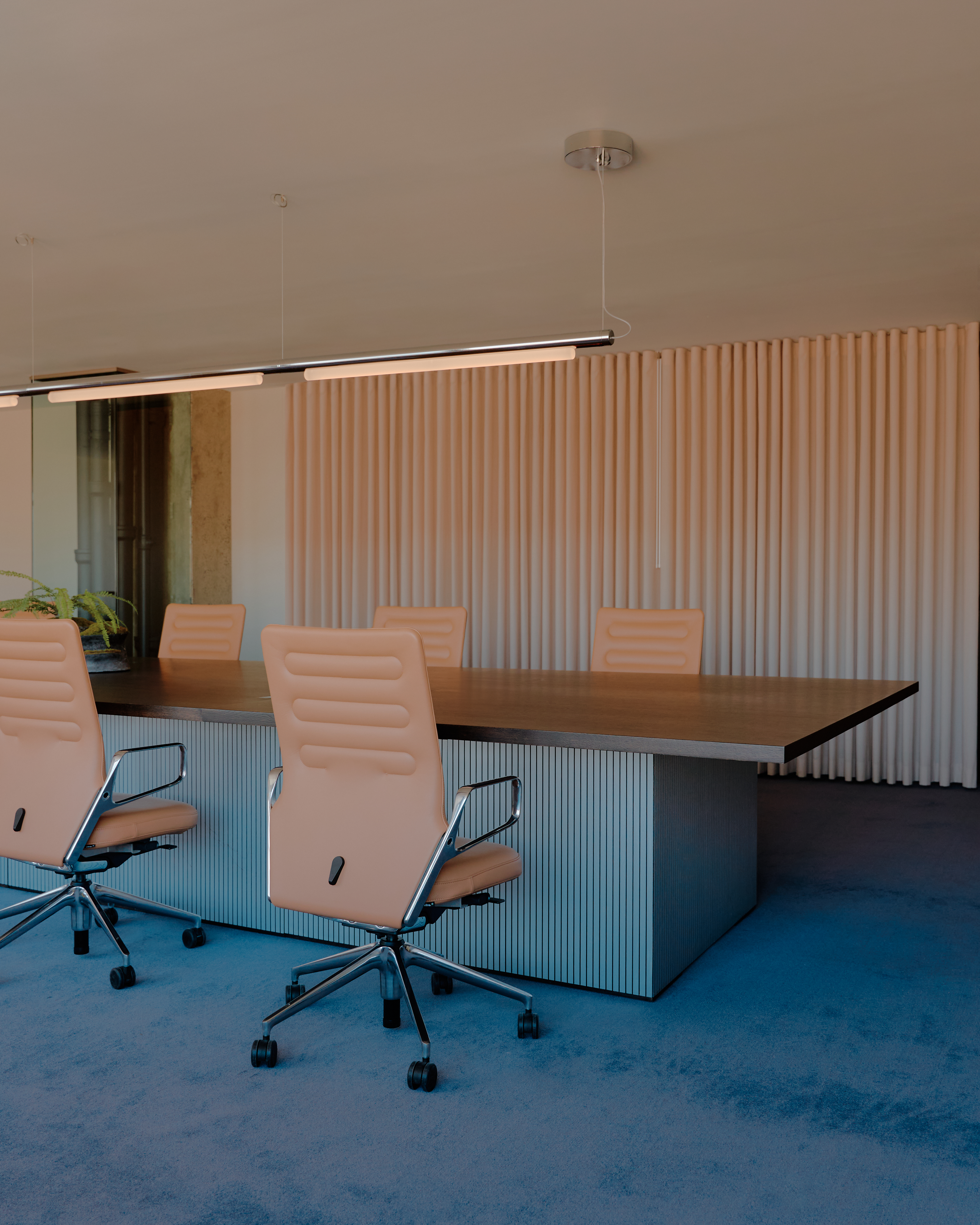 Float Studio 90904 Financial Firm