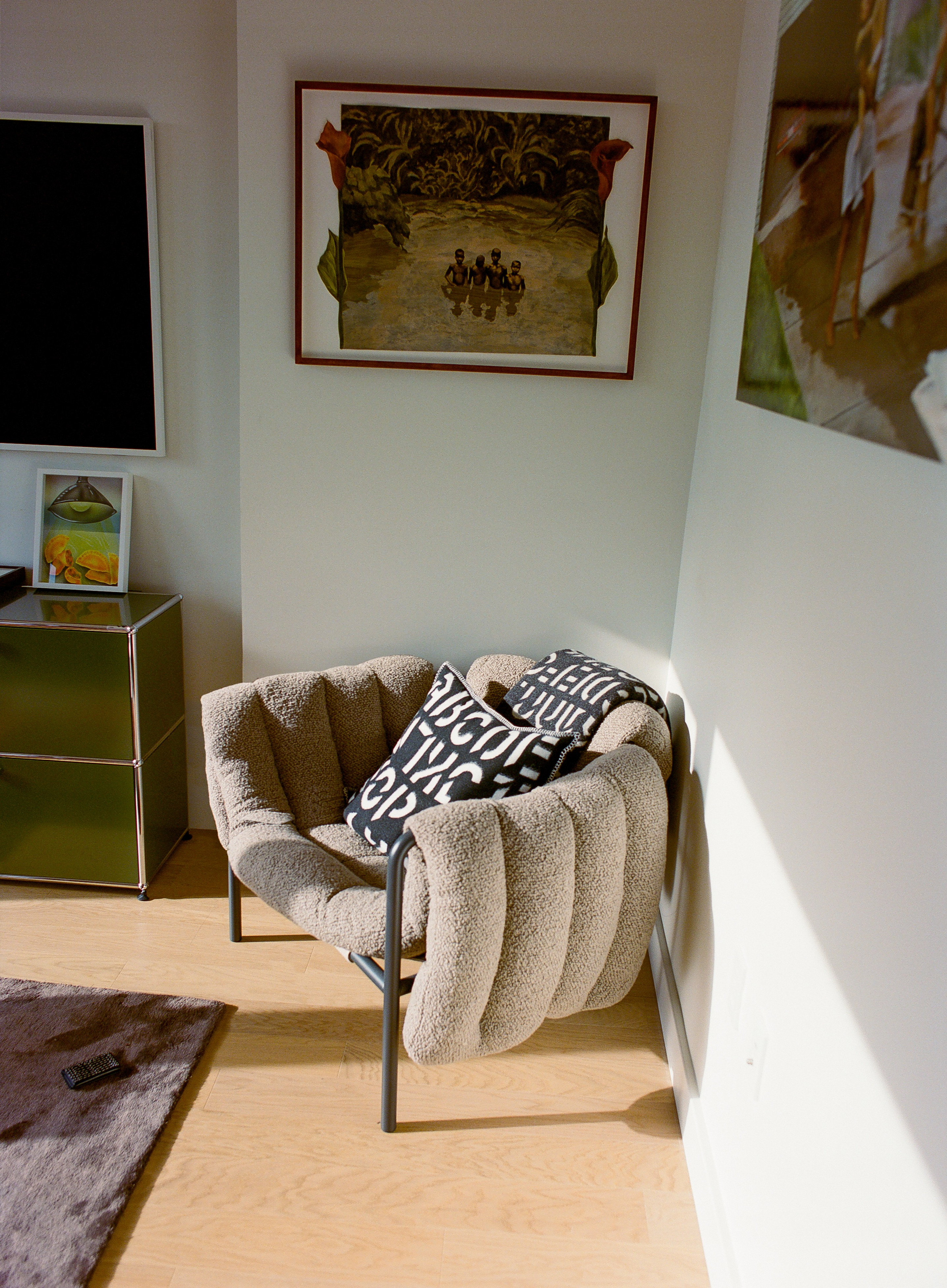 [Puffy Lounge Chair Sawdust / Black Grey](/furniture/chairs-and-stools/puffy/20299)