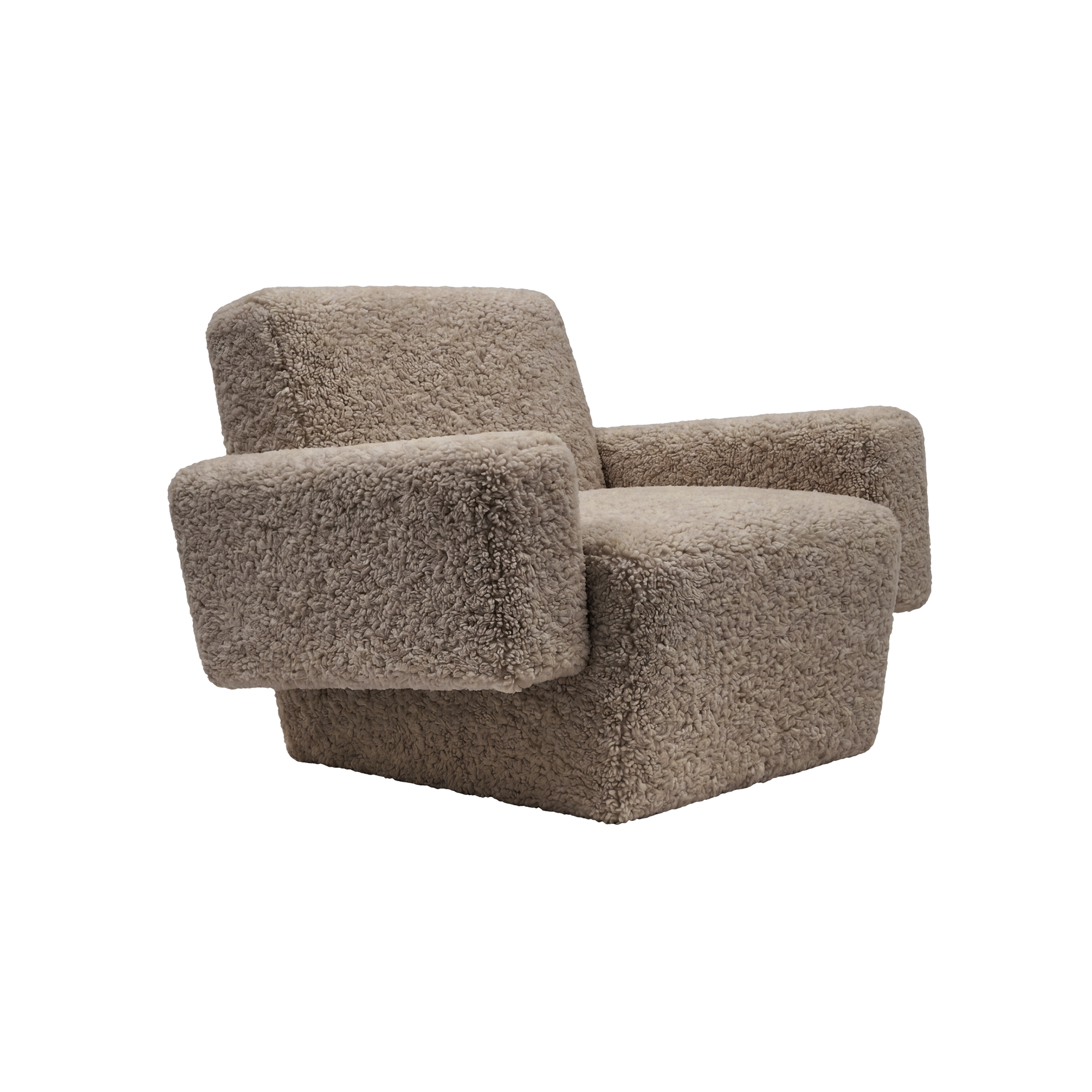 Hunk Lounge Chair With Armrests, Curly 17mm 07 Sahara, Art. no. 32173 (image 1)