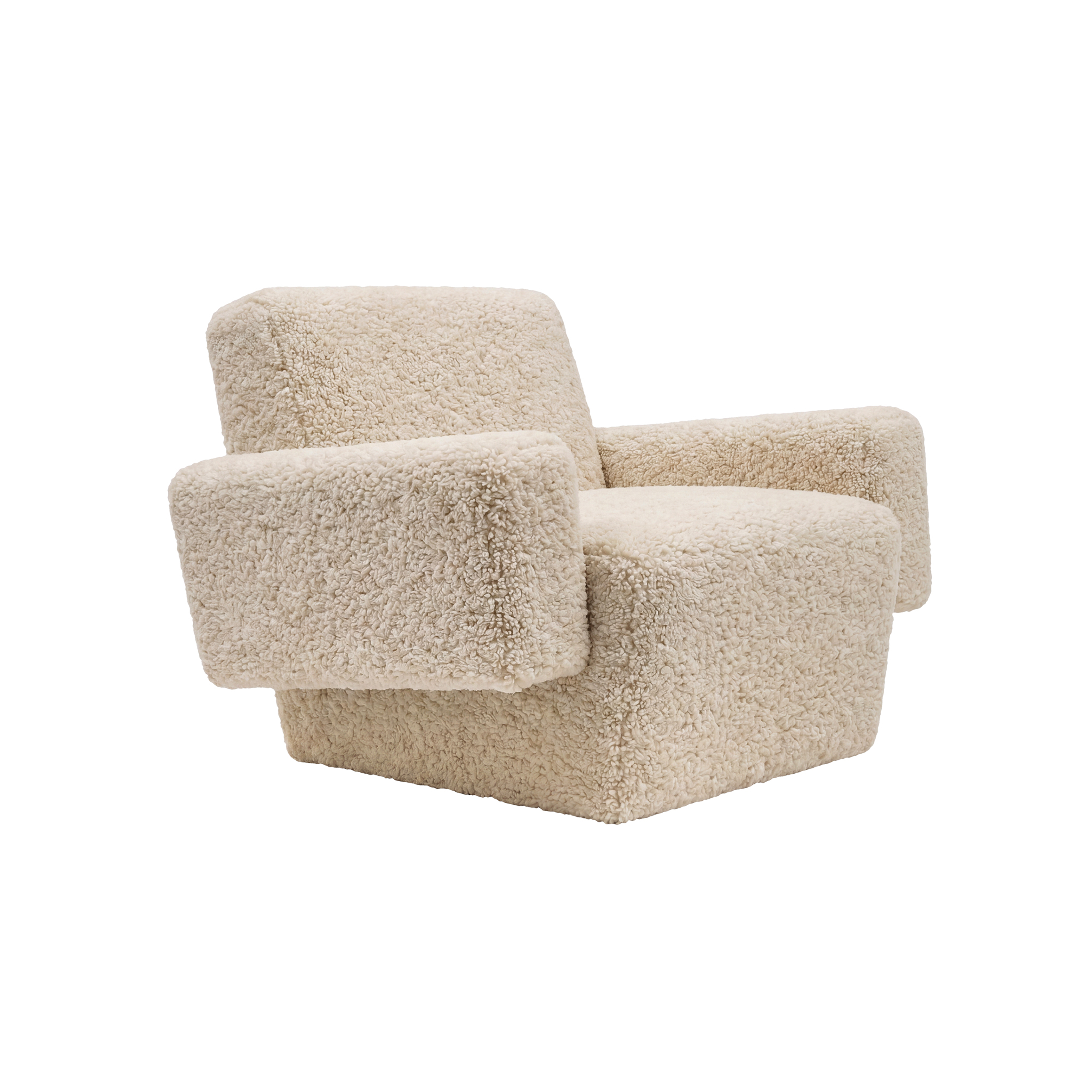 Hunk Lounge Chair With Armrests, Curly 17mm 09 Moonlight, Art. no. 32171 (image 1)