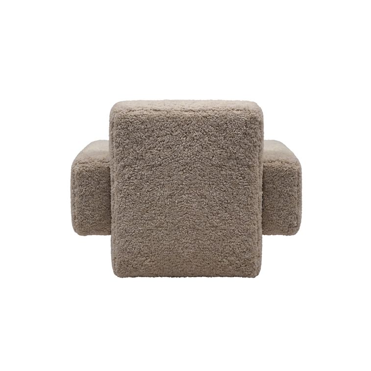 Hunk Lounge Chair With Armrests, Curly 17mm 07 Sahara, Art. no. 32173 (image 5)